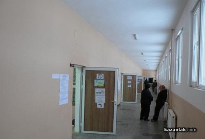 Питбул влезе в училище с избирателни секции в Казанлък / Новини от Казанлък