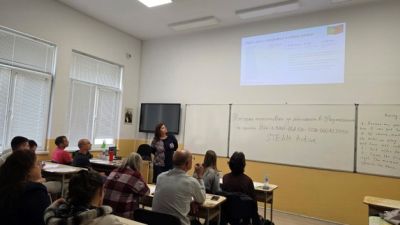В ППМГ „Никола Обрешков“ - Казанлък се проведе предварителна езикова и културна подготовка за участниците в мобилности по програма „Еразъм+“ 