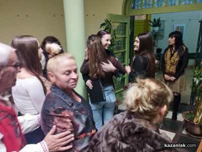 Мирослава Костадинова представи дебютната си фотографска изложба „По следите на светлината“ в Казанлък