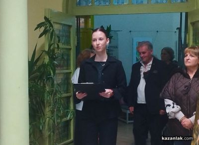 Мирослава Костадинова представи дебютната си фотографска изложба „По следите на светлината“ в Казанлък
