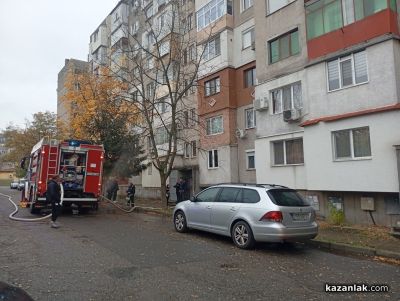 Пожар избухна в жилищен блок в Казанлък