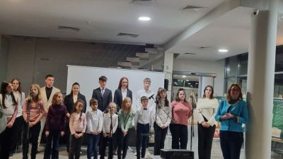 „Светлина от светлината“ – младите таланти на Казанлък с вдъхновяващ поклон към народните будители