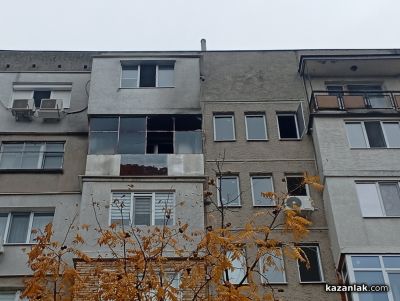 Пожар избухна в жилищен блок в Казанлък