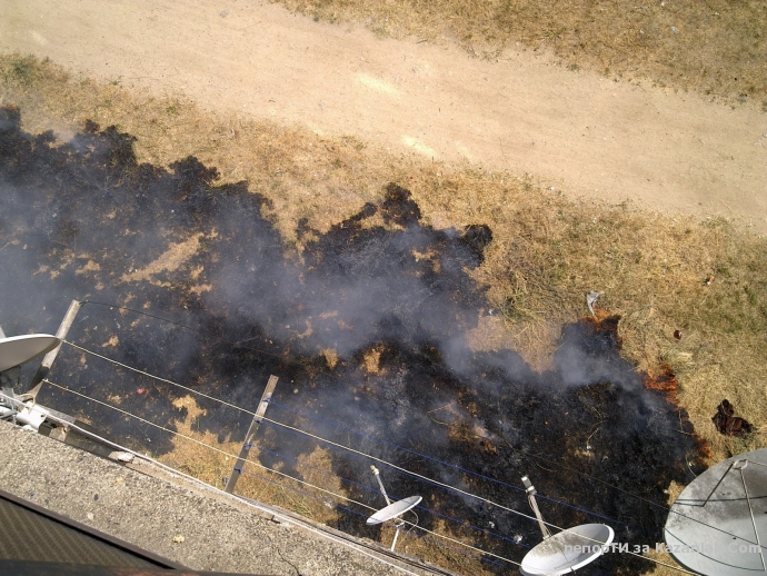 Ето 3 снимки от пожарите в квартал Изток