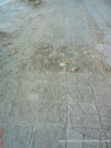 Тротоар в съвременен Казанлък