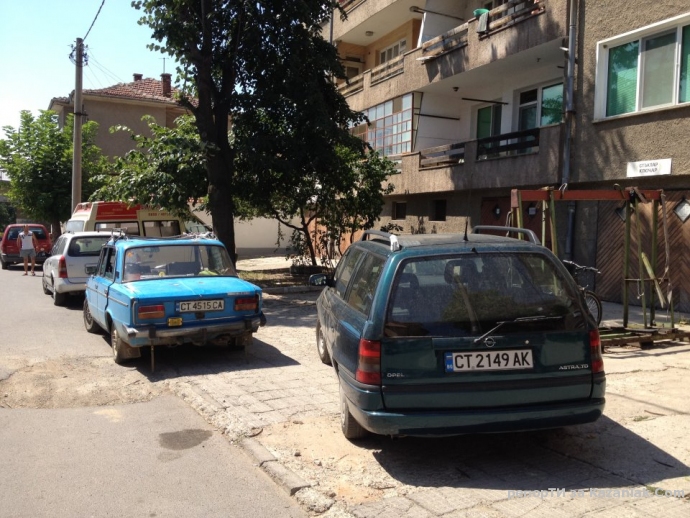 Паркирали като идиоти