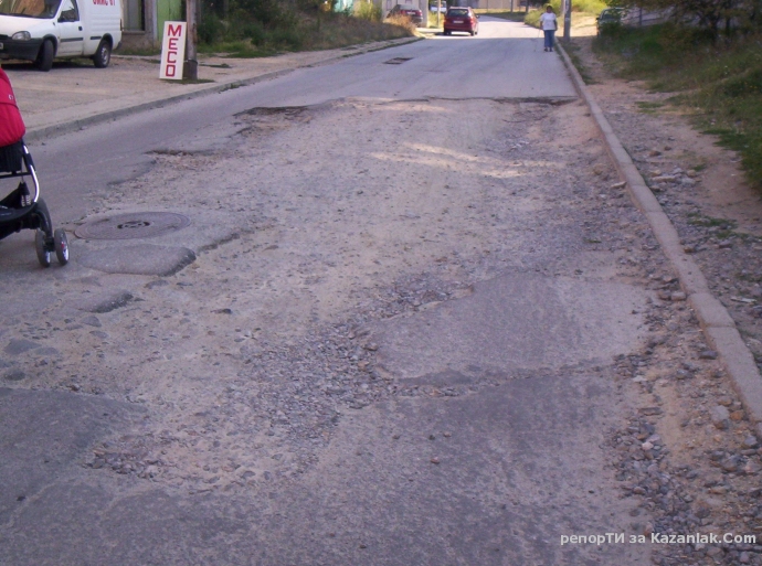 Акцията по асфалтиране в Казанлък пропуска важни дупки