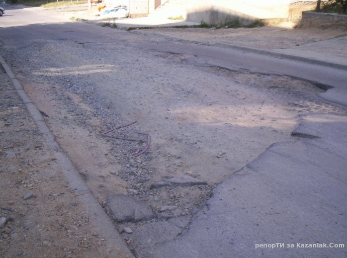 Акцията по асфалтиране в Казанлък пропуска важни дупки