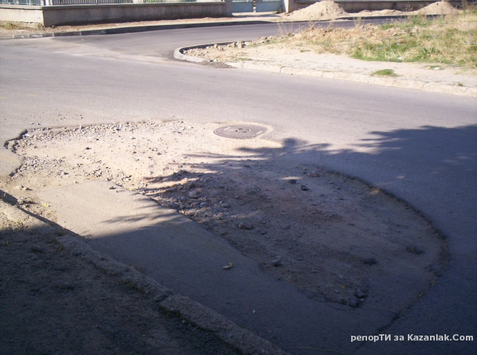 Акцията по асфалтиране в Казанлък пропуска важни дупки