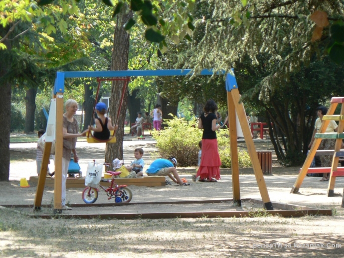 Изчезна детска люлка в Розариума