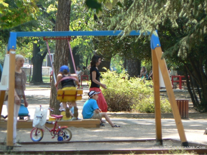 Изчезна детска люлка в Розариума