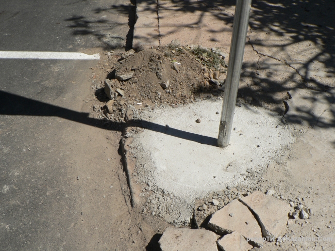 Пръст около новите табели