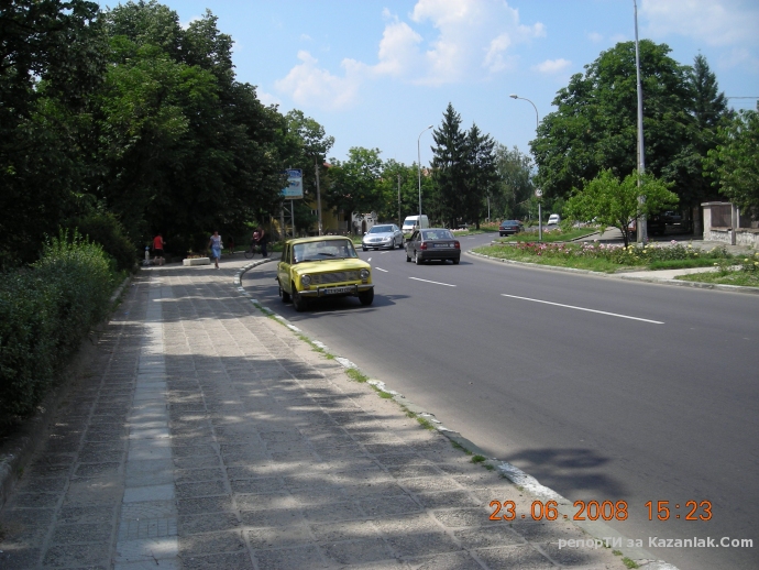 Как се паркира в Казанлък докато пазаруваме в китайският магазин.