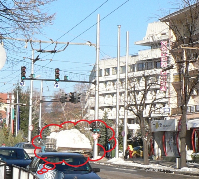 Снегът изчезва от Казанлък