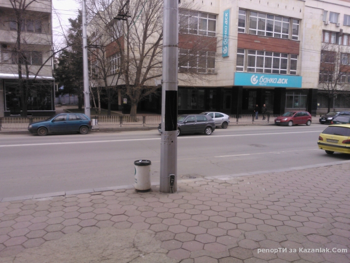 Защо тоя стълб няма капаци?