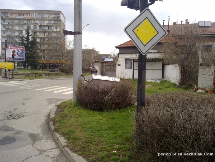 Кой отговаря за светещите реклами по улиците?