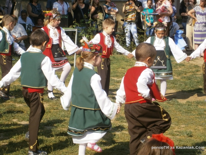 Децата от детска градина Здравец празнуваха