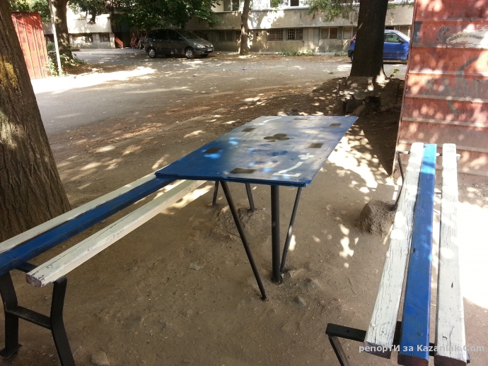 кв. Васил Левски, пейката между 23 и 24 блок