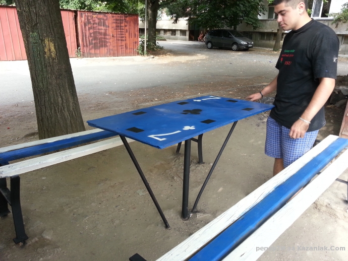 кв. Васил Левски, пейката между 23 и 24 блок