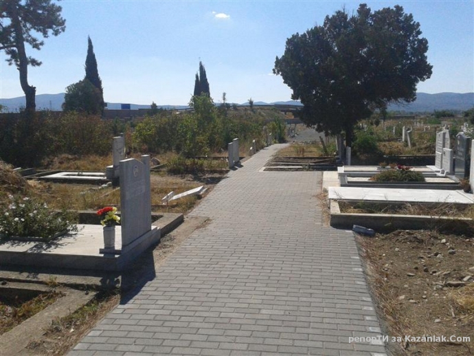 Мъглиж отново е пръв! Вижте гробищният парк там