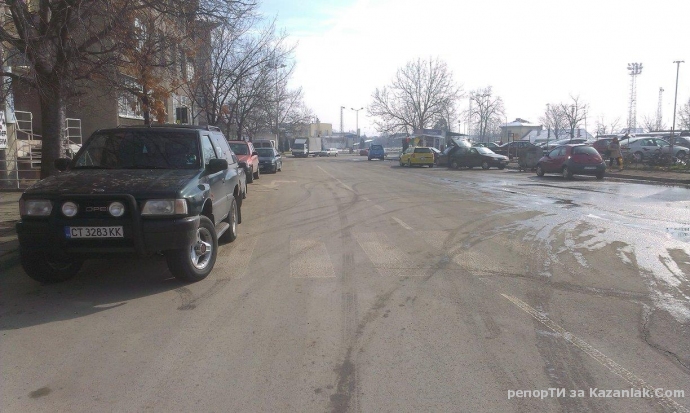 Къде другаде да паркира?!