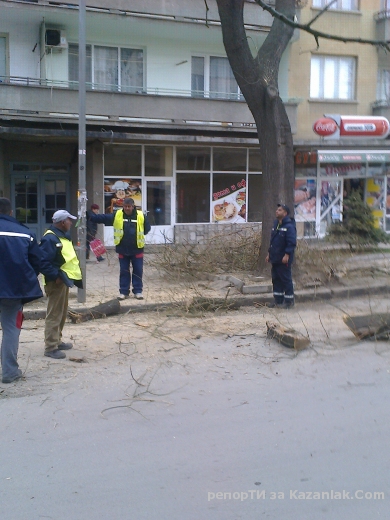 Казанлък,чистене на улица”Старозагорска”