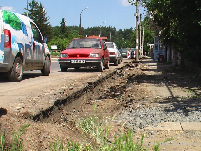 Траншея по продължение на ул. ”Капрони”