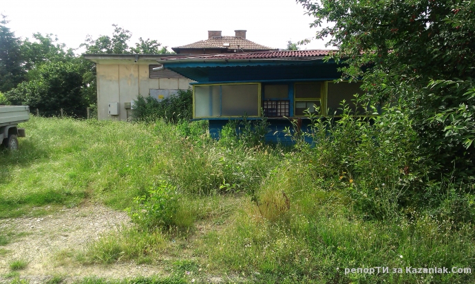 Поредната затревена общинска площ!