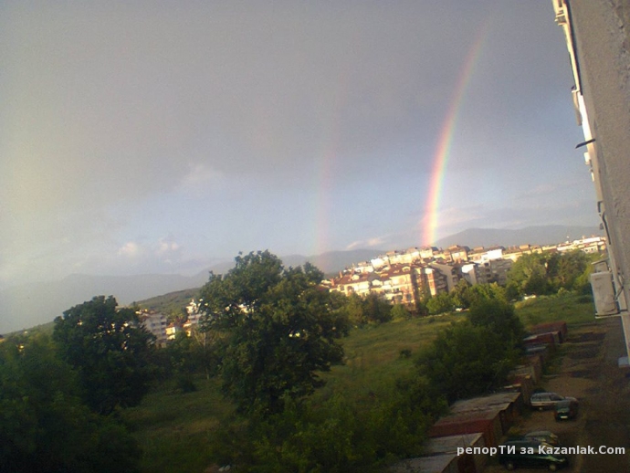 ДВЕ ДЪГИ НАД КАЗАНЛЪК