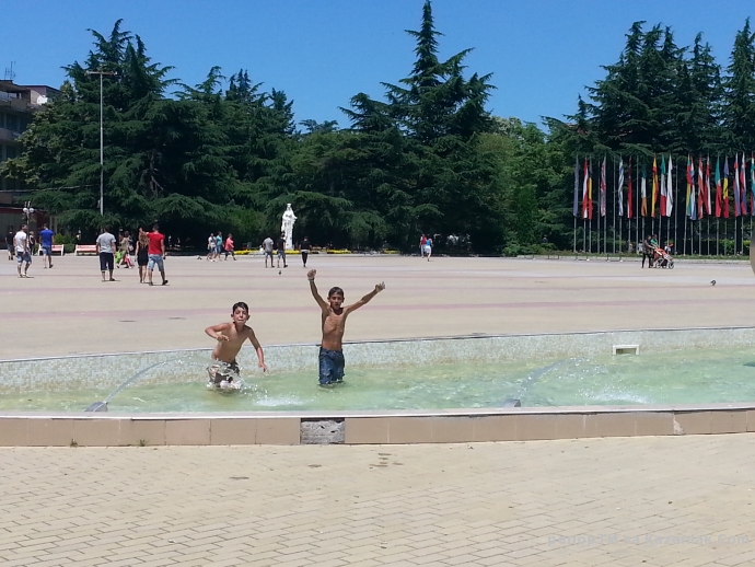 Нека всички се изкъпем, ”баш” на центъра