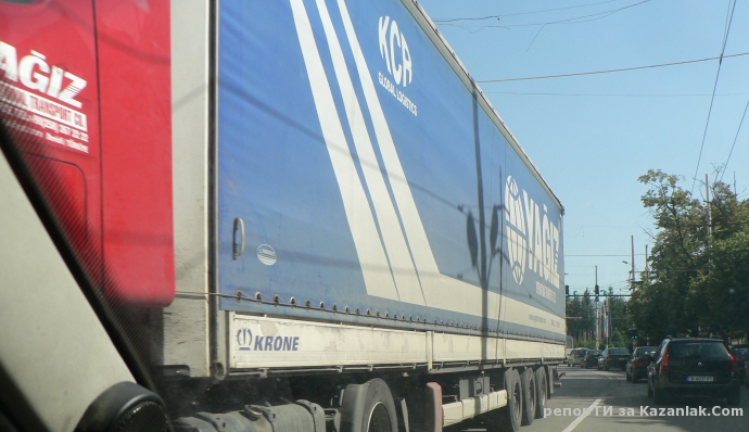 Турски ТИР мина през центъра на Казанлък