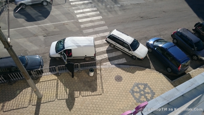 Паркирал като идиот!! Тузари!!! Местата за паркиране са на 20 метра!