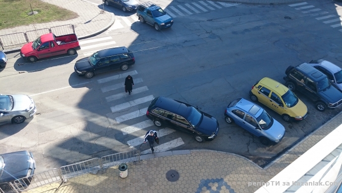 Паркирал като идиот!! Тузари!!! Местата за паркиране са на 20 метра!