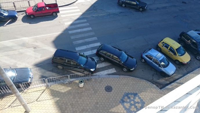 Паркирал като идиот!! Тузари!!! Местата за паркиране са на 20 метра!