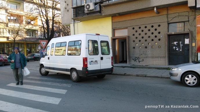 Спиране на пешеходната пътека пред парк  Розариум 