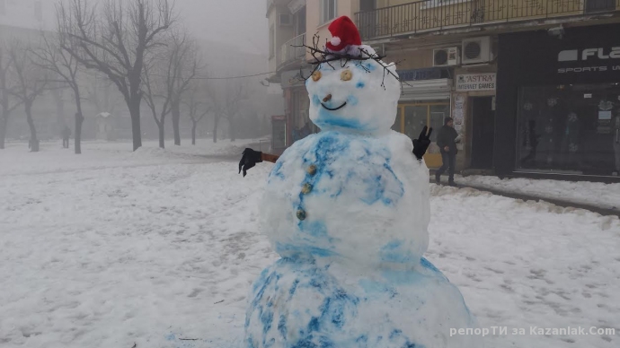 Снежен човек на площада
