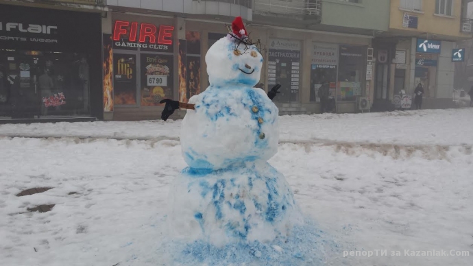 Снежен човек на площада