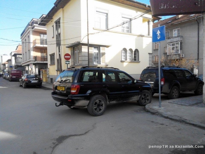 Поредният паркирал като идиот