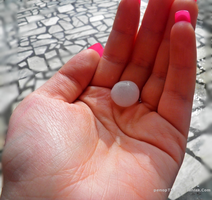 градушка малко по - голяма от грахово зърно валя в село Енина