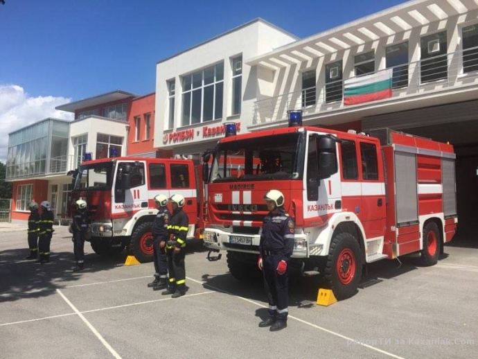 Пожарникарите почетоха Деня на Ботев