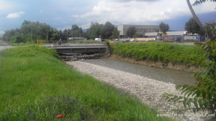 Ще се скъса ли кабелът, ще пропадне ли пътят, и ще се наводним ли?