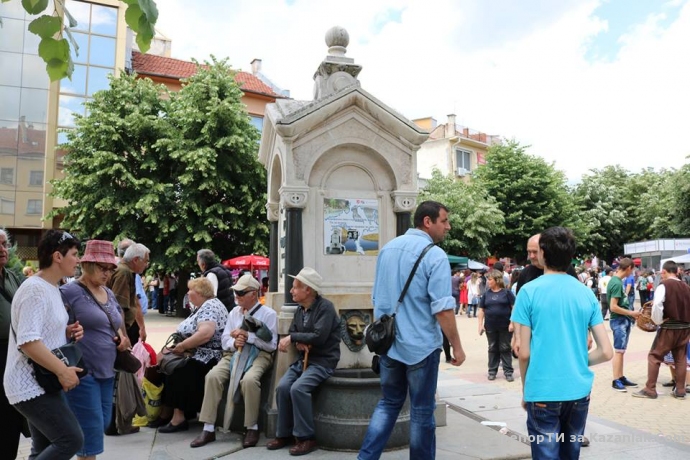 ЛЪВА Е ЖАДЕН