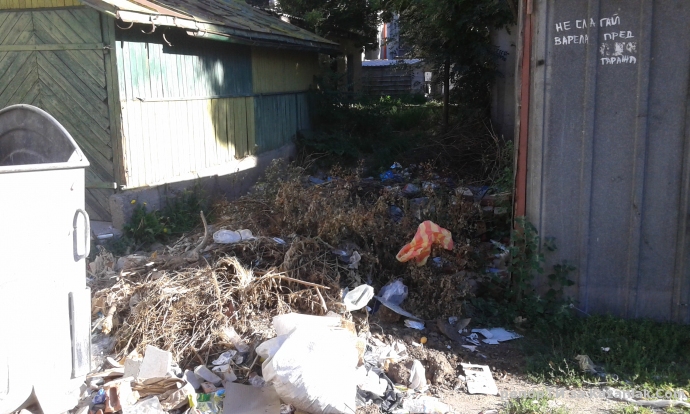 Сметище в центъра на Казанлък.Зад блок РСВ