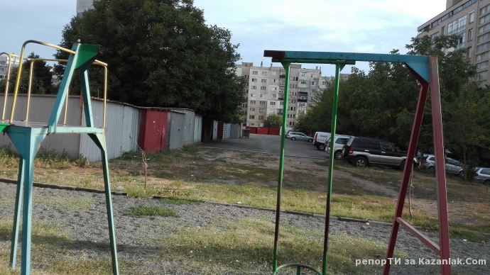 Опасна детска площадка