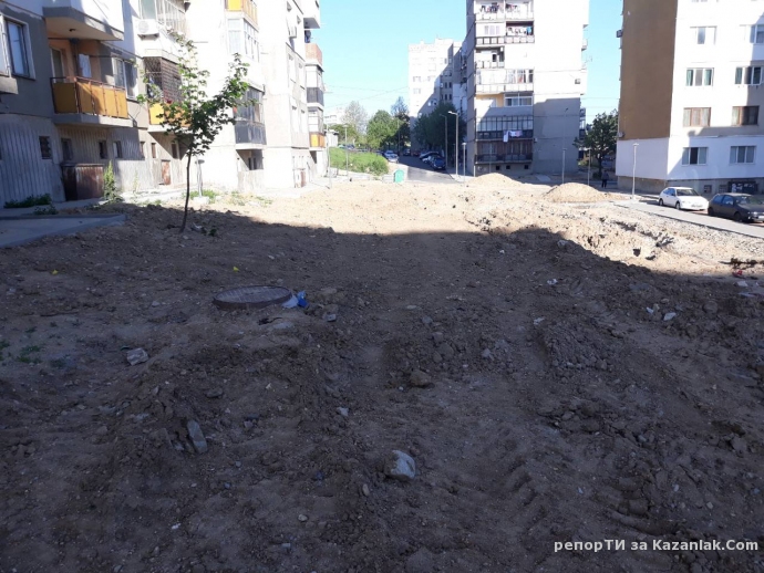 Пространството между блоковете 19 и 22 в квартал Изток