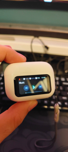 Намерена зарядна кутия за слушалки