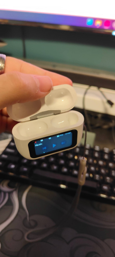 Намерена зарядна кутия за слушалки