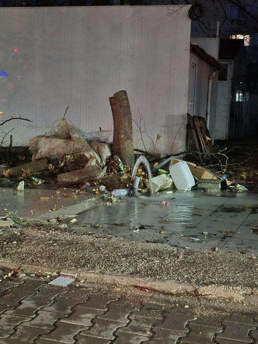 На вниманието на Общината и ВИК дружеството!