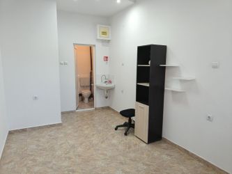 Отдава под наем помещение до парк ”Розариум”