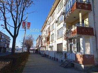 Продава тристаен апартамент до магазин Билла